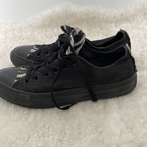 Converse Low Top Sneakers -> Converse Low Top Sneakers - Picture 5 of 5